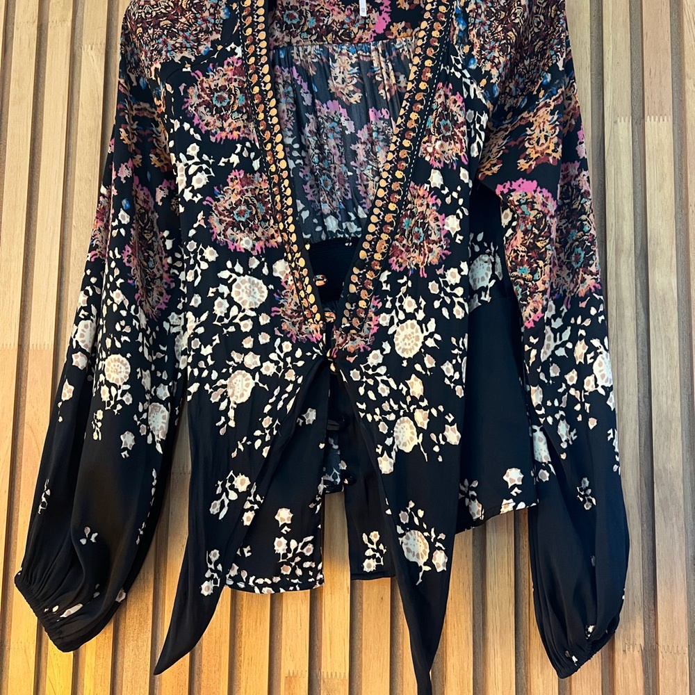 Free People Floral Black Women's Top sz XS - Picture 3 of 5